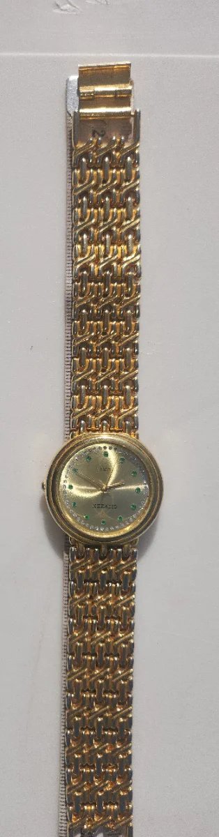 Reloj Citizen Dorado con Circonitas y Esmeraldas