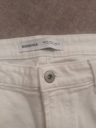 Pantalón corto blanco Bershka.Talla 42
