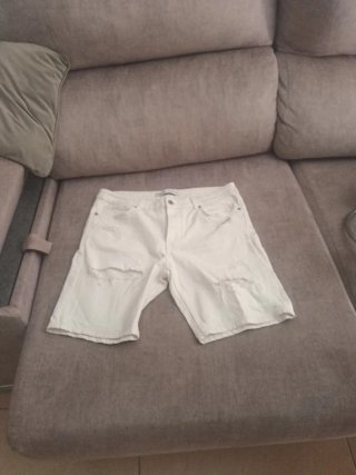 Pantalón corto blanco Bershka.Talla 42