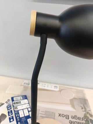 Lámpara de mesa LED con cargador inalámbrico