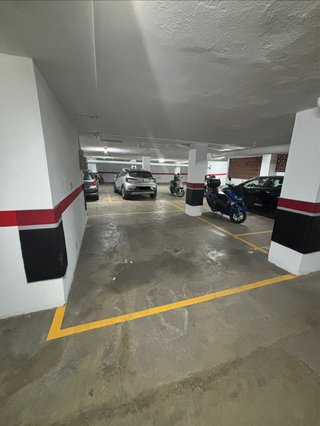 Plaza garaje barrio Malilla -coche pequeño o motos