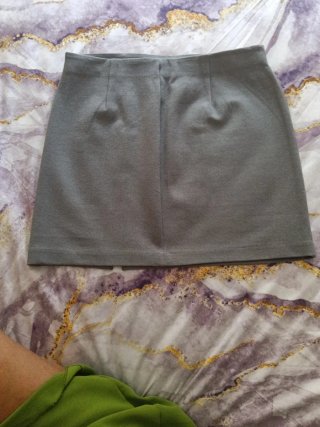 Falda corta gris