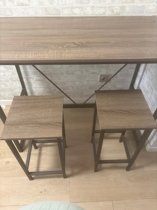Mesa alta cocina con 2 taburetes