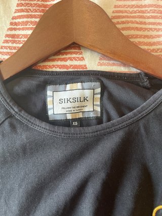 Camiseta SikSilk manga larga negra y morada