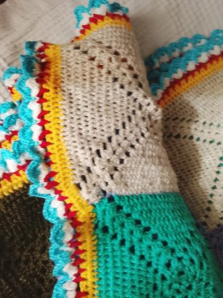 Colcha tejida a mano multicolor