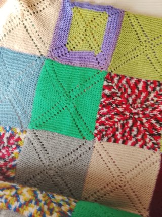 Colcha tejida a mano multicolor