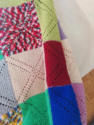 Colcha tejida a mano multicolor