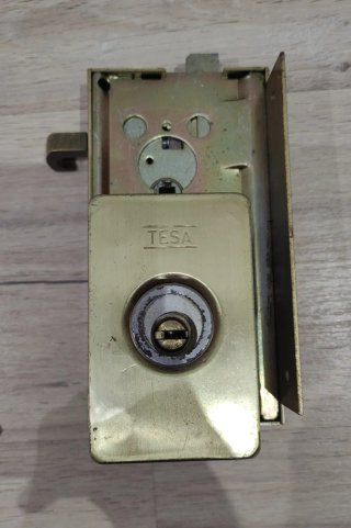 Cerrojo Tesa TS 10