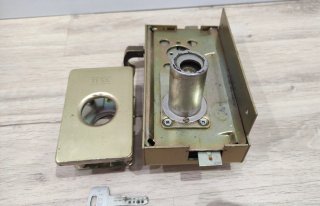 Cerrojo Tesa TS 10