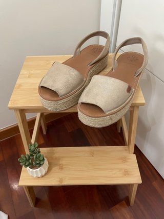 Sandalias Popa Plataforma Yute Beige Doradas