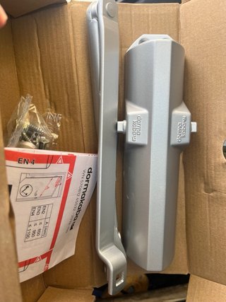 Cierre puerta hidráulico Dorma Kaba