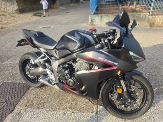 Honda CBR 650 R Negra e-clutch