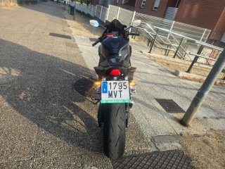 Honda CBR 650 R Negra e-clutch