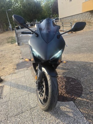 Honda CBR 650 R Negra e-clutch