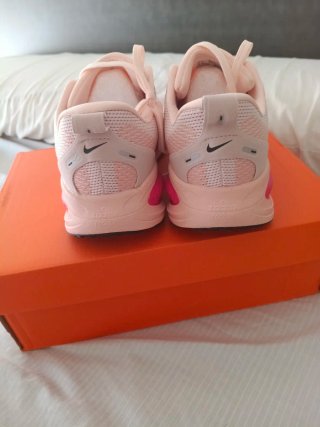 Nike Vomero 18 Mujer Rosa/Blanco