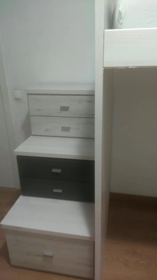 Cama alta con almacenaje, escritorio y silla