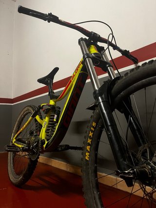 Bicicleta DH Giant Glory