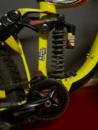 Bicicleta DH Giant Glory