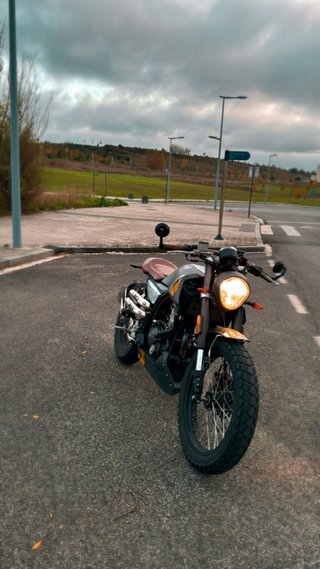 FB Mondial 125 Hps Moto Naked Negra/Gris/Amarilla