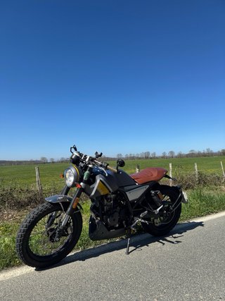 FB Mondial 125 Hps Moto Naked Negra/Gris/Amarilla