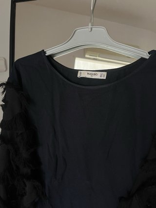 Camiseta Mango Negra con Flecos