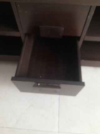 Mueble de madera oscura