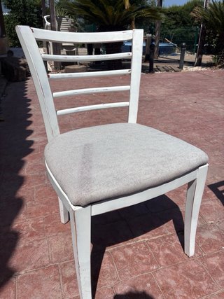 Sillas de madera maciza  Tapizado resistente