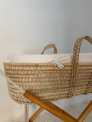 Moisés de mimbre con soporte