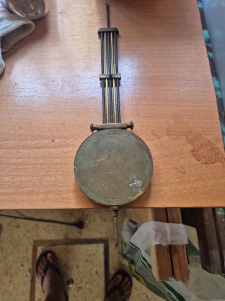Péndulo de reloj antiguo