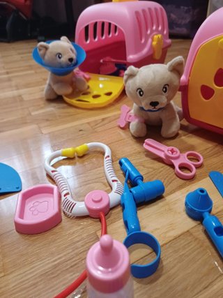2 Juguetes de veterinario con accesorios