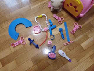 2 Juguetes de veterinario con accesorios