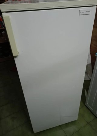 Nevera mediana blanca