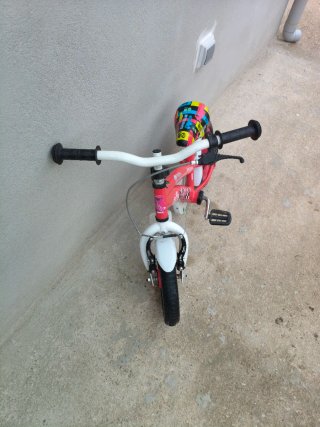 Bicicleta infantil roja