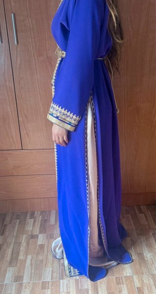 Caftán Morado Talla XL con Bordado Dorado