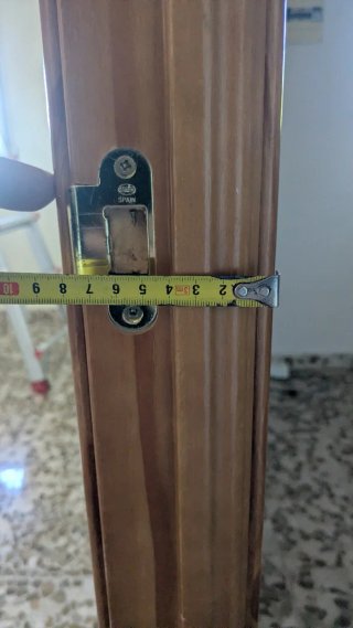 Puerta de madera de pino