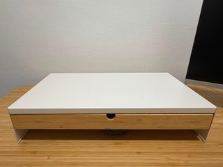 Soporte Monitor IKEA Blanco y Madera