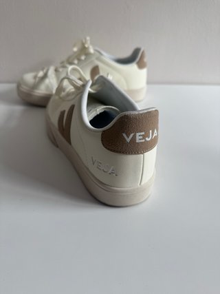 Zapatillas Veja Blancas y Beige