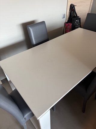 Mesa comedor blanca con 4 sillas