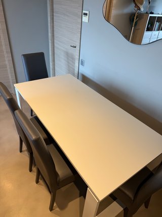 Mesa comedor blanca con 4 sillas