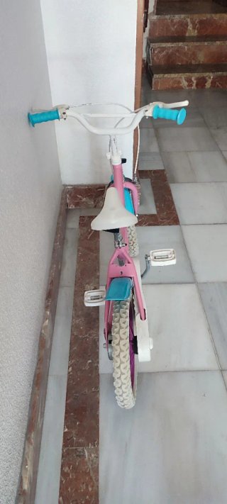 Bicicleta infantil rosa y azul