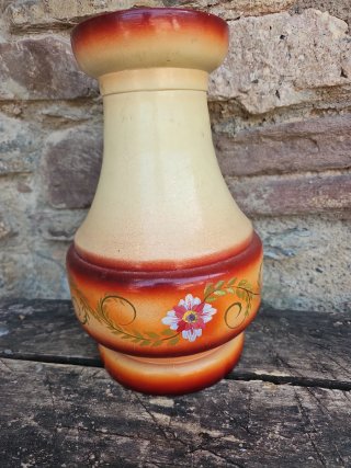 Jarrón antiguo de terracota pintado