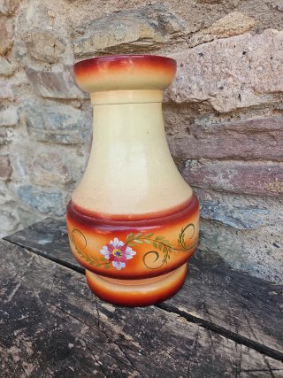 Jarrón antiguo de terracota pintado