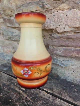 Jarrón antiguo de terracota pintado