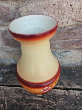 Jarrón antiguo de terracota pintado