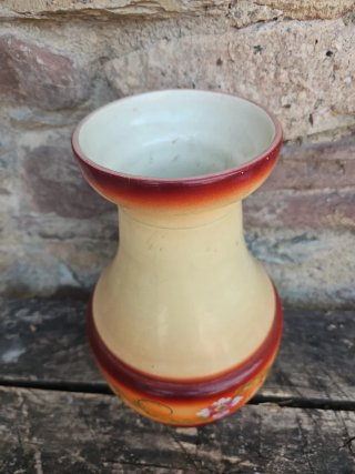 Jarrón antiguo de terracota pintado