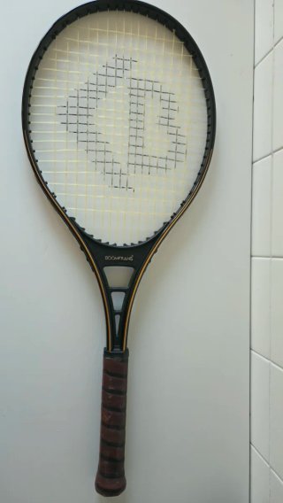 Raqueta de Frontenis antigua.