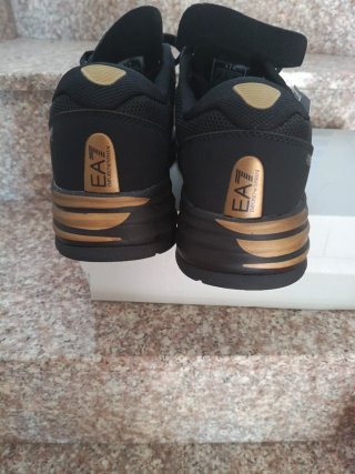 Zapatillas Emporio Armani Negras y Doradas