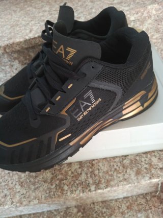 Zapatillas Emporio Armani Negras y Doradas