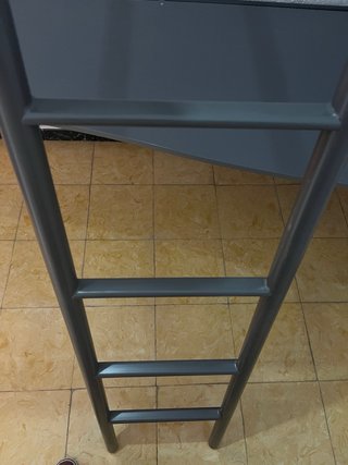 Litera con escritorio gris