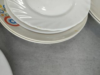 Lote de platos de cerámica y porcelana varios